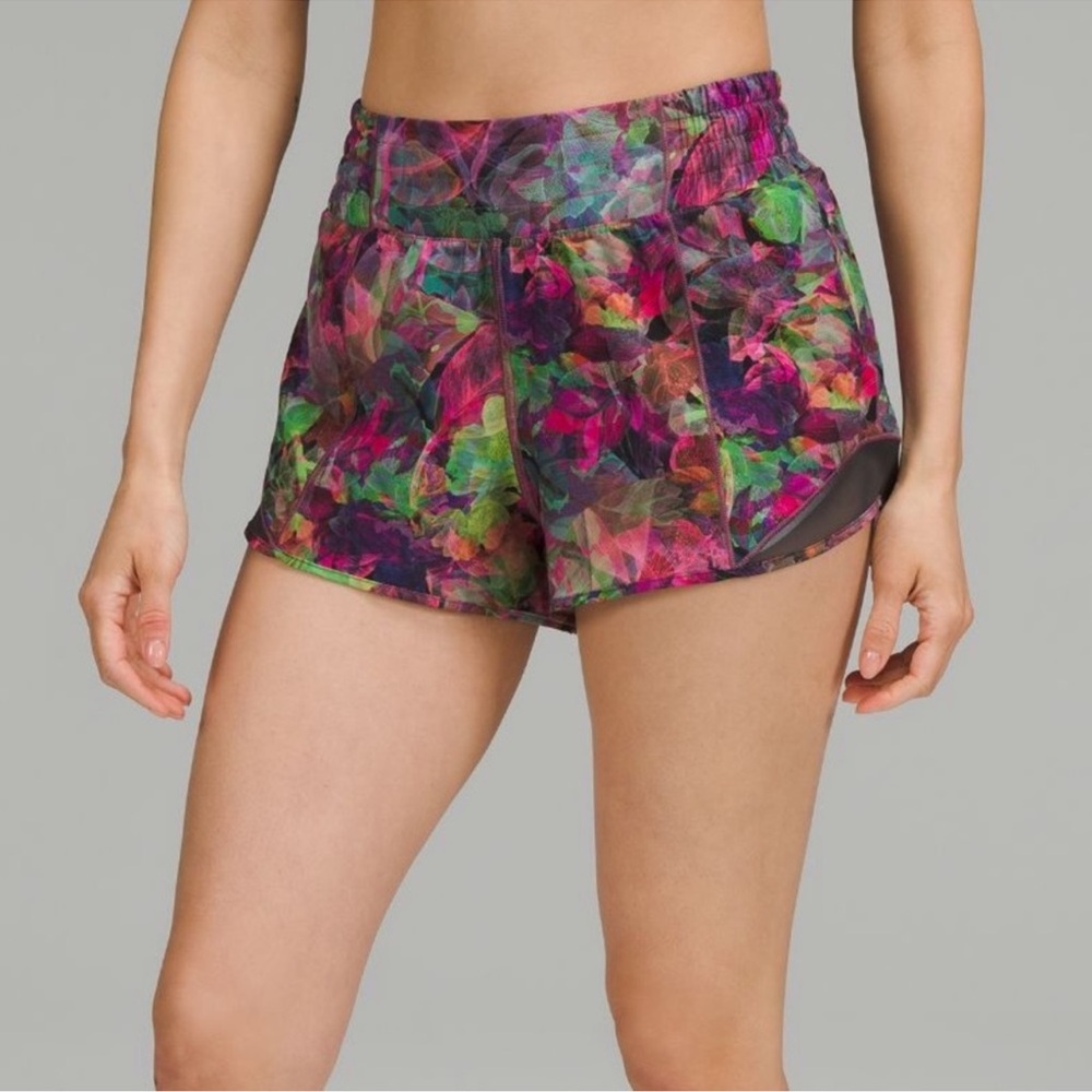 NWOT!Lululemon Hotty Hot High Rise 2.5 Short
